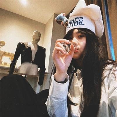富贵再三逼人